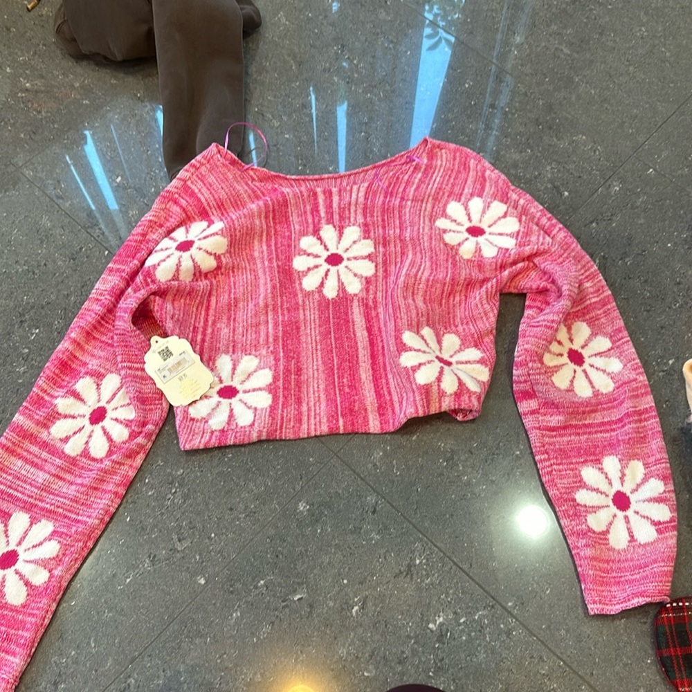 Pink cropped flower sweater